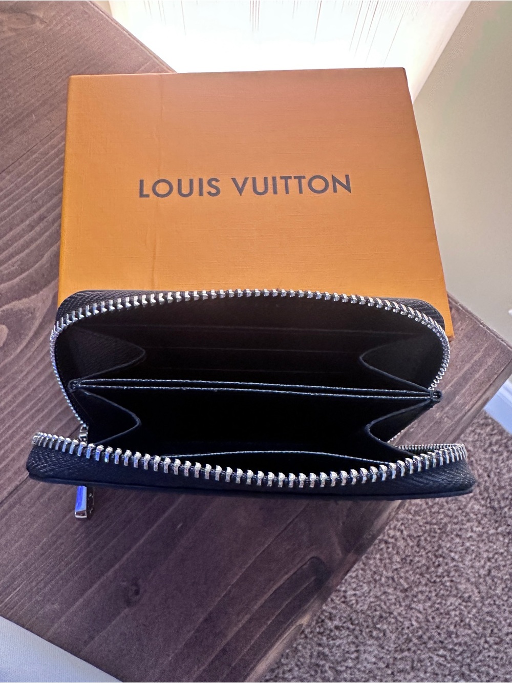 Louis Vuitton Black Zippy Wallet - Picture 5 of 8